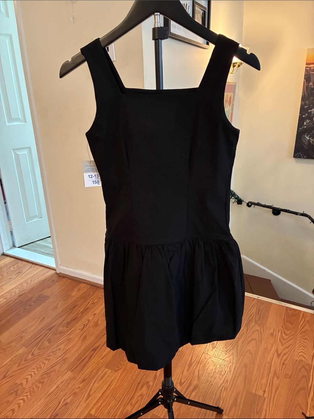 Black Sleeveless Square-Neck  Dress
